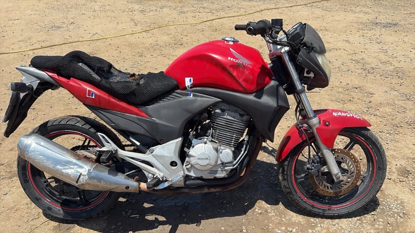 VEICULO CONSERVADO HONDA / CB 300R - 2011/2011