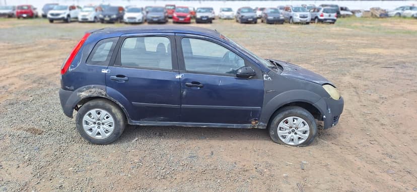 VEICULO CONSERVADO FORD / FIESTA - 2004/2004