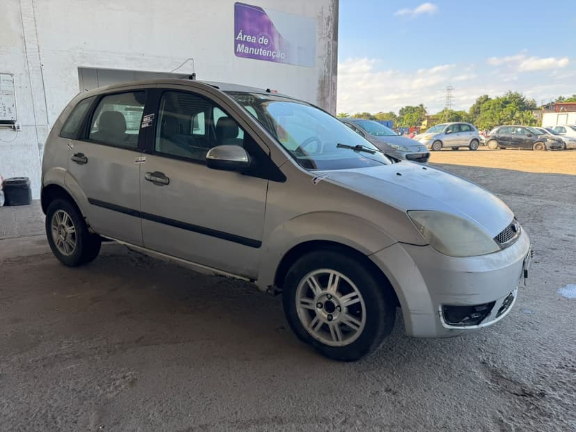 	VEÍCULO CONSERVADO FORD / FIESTA - 2002/2003