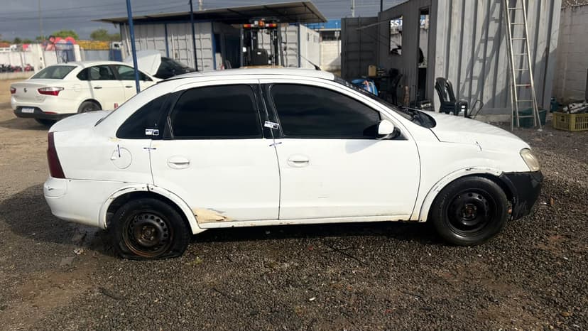 	SUCATA APROVEITAVEL GM / CORSA SEDAN PREMIUM - 2010/2011