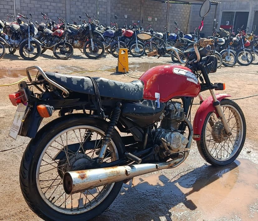 SUCATA APROVEITAVEL COM MOTOR INSERVIVEL HONDA / CG 125 TITAN - 1995/1995