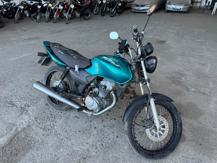 SUCATA APROVEITAVEL COM MOTOR INSERVIVEL HONDA / CG 125 TITAN ES - 2002/2003